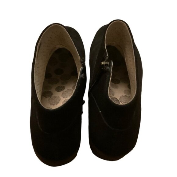 REVITALIGN | Black Low Heel Zipper Booties | Size 8 - Picture 11 of 13